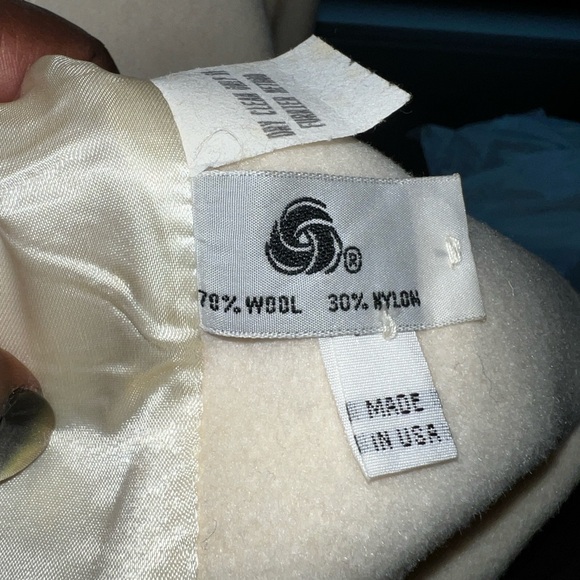 Cream wool trench with faux fur collar and cuffs. - Picture 5 of 7